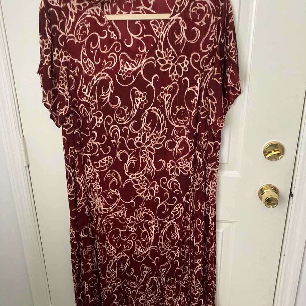Woman within 3X crinkle dress with tie, burgundy, beige floral pattern V-neck